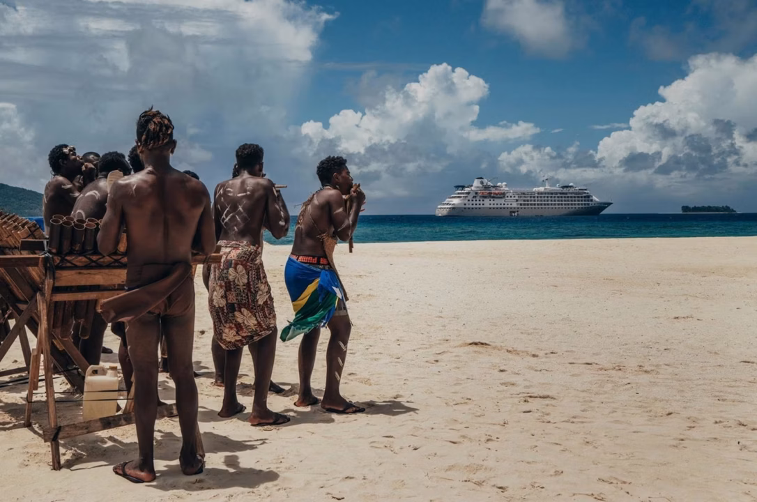 Randonnée côtière en Basse-Terre : 8 itinéraires avec plage en 2026